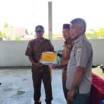 Sekda Morowali Serahkan Sertifikat Destana dan Apresiasi Rewalan Desa Sampeantaba