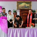 Bupati Morut Tandatangani Prasasti Rumah Ibadah Sumber Kasih Mandowe