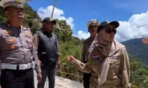 Bupati Indah Tinjau Titik Longsor Rongkong-Seko Luwu Utara