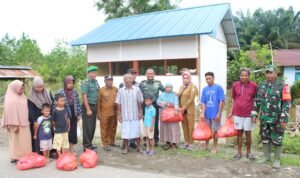 Dandim 1311 Morowali Salurkan Bantuan Korban Banjir di Desa Trans Wosu Bungku Barat