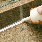 5 Tips Menggunakan Sealant Kaca agar Tahan Lebih Lama