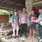 Korban Banjir di Desa Sampeantaba Dapat Beras dari Polres Morowali