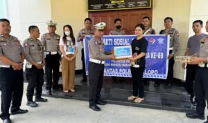 HUT Lalu Lintas Bhayangkara ke-69, Polres Palopo Gelar Baksos