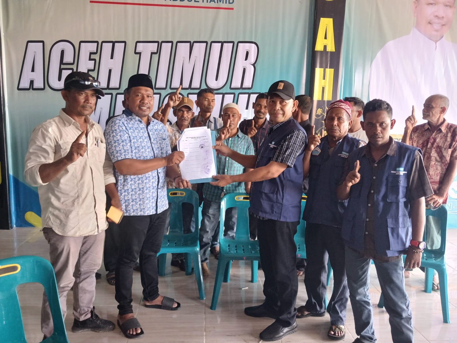 Puluhan Panglima Laot Kabupaten Aceh Timur menyatakan dukungan untuk Bakal Calon Bupati -Dan Wakil Bupati Aceh Timur, H. Sulaiman (Tole) dan Abdul Hamid (Apong) no urut 1.(ist)