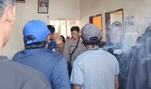 Beredar Video Warga Protes Konsumsi Diduga untuk Kampanye Budiman-Akbar Disiapkan di Kantor Desa Rinjani, Bawaslu Siap Tindak Tegas
