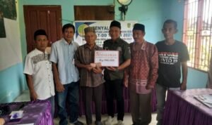 Pj Kades Lengkong Salurkan BLT Dana Desa Triwulan I Kepada Penerima Manfaat