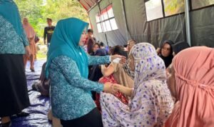 Ketua TP PKK Luwu Kunjungi Warga Terdampak Kebakaran di Desa Salubua Suli Barat