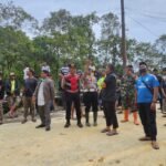 Sudah Bisa Dilalui, Jalur Trans Sulawesi yang Sempat Lumpuh Akibat Longsor di Kasintuwu Ditinjau Langsung Bupati Lutim