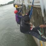 Bersama Pemda Lutim, Relawan Tim SAR Percantik Anjungan Sungai Malili Sambut HUT ke-22 Lutim