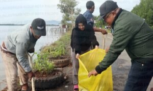 DLH Palopo Gelar Kerja Bakti Massal di Jalan Lingkar, Wujud Nyata Peduli Lingkungan