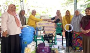 PKM UNCP Kembangkan Produksi dan Digitalisasi Pemasaran Olahan Umbi Gadung di Desa Bonelemo