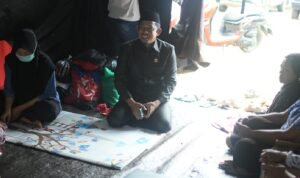 Ajak Tetap Kuat, Anggota DPRD Rusdi Layong Sapa Pengungsi Kebakaran Sorowako