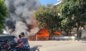 Api Lahap Lima Mobil di Area Kantor Bupati Bulukumba